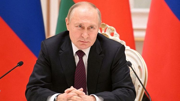 Putin dice en mensaje de Año Nuevo que Occidente está usando Ucrania para destruir Rusia