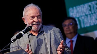 لولا يعود لرئاسة البرازيل المنقسمة المثقلة بالاضطرابات