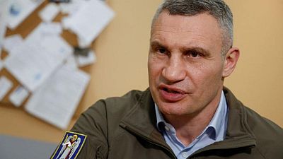 رئيس بلدية كييف: سقوط حطام طائرة مسيرة على حي ديسنيانسكي وإصابة شخص