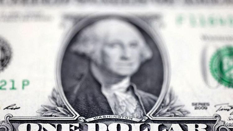 الدولار يصعد في أولى جلسات التداول في العام الجديد