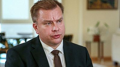 Finlandia nombra a un ministro de Defensa interino para cubrir un permiso parental