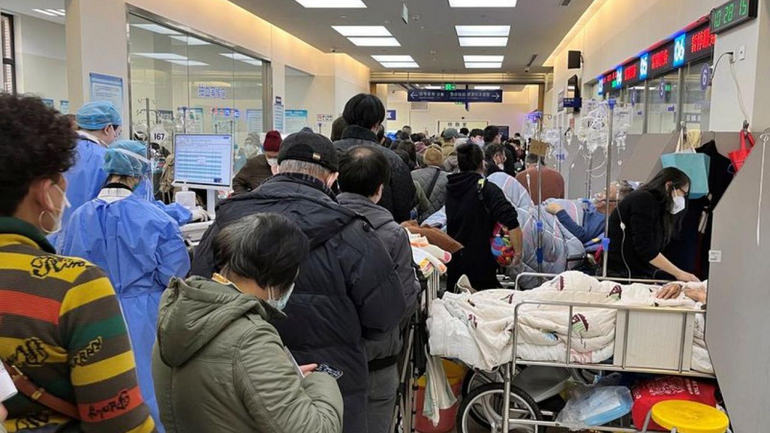 China promete una "victoria final" sobre el COVID mientras el brote despierta la alarma mundial