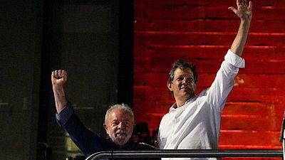 Arrecian críticas a planes económicos de Lula mientras los mercados de Brasil se hunden