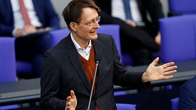 وزير الصحة الألماني يبدي قلقه من متحور جديد لفيروس كورونا
