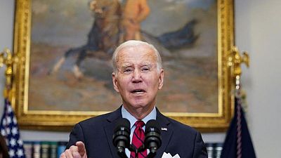 Biden dice que Putin intenta encontrar "oxígeno" con su propuesta de tregua