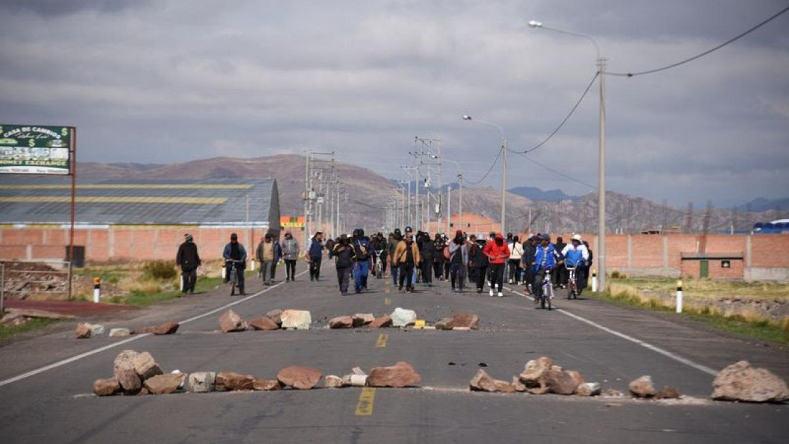 Peru protesters clash with police in airport takeover attempt in Puno
