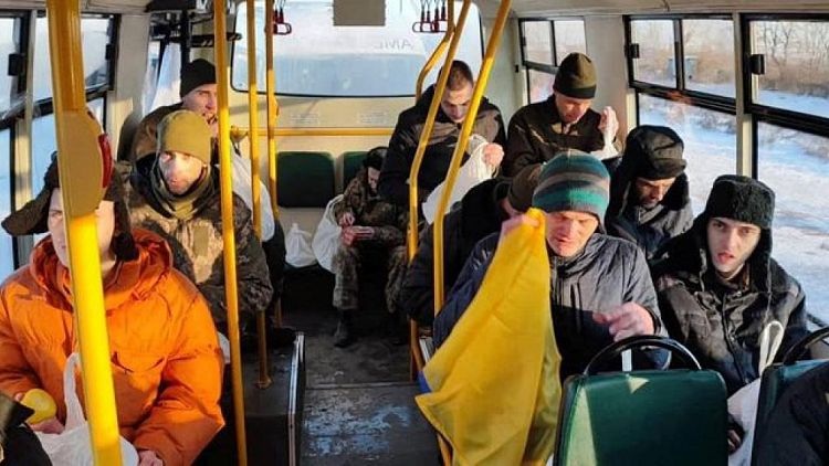 تبادل للأسرى بين روسيا وأوكرانيا في صفقة شملت 100 جندي