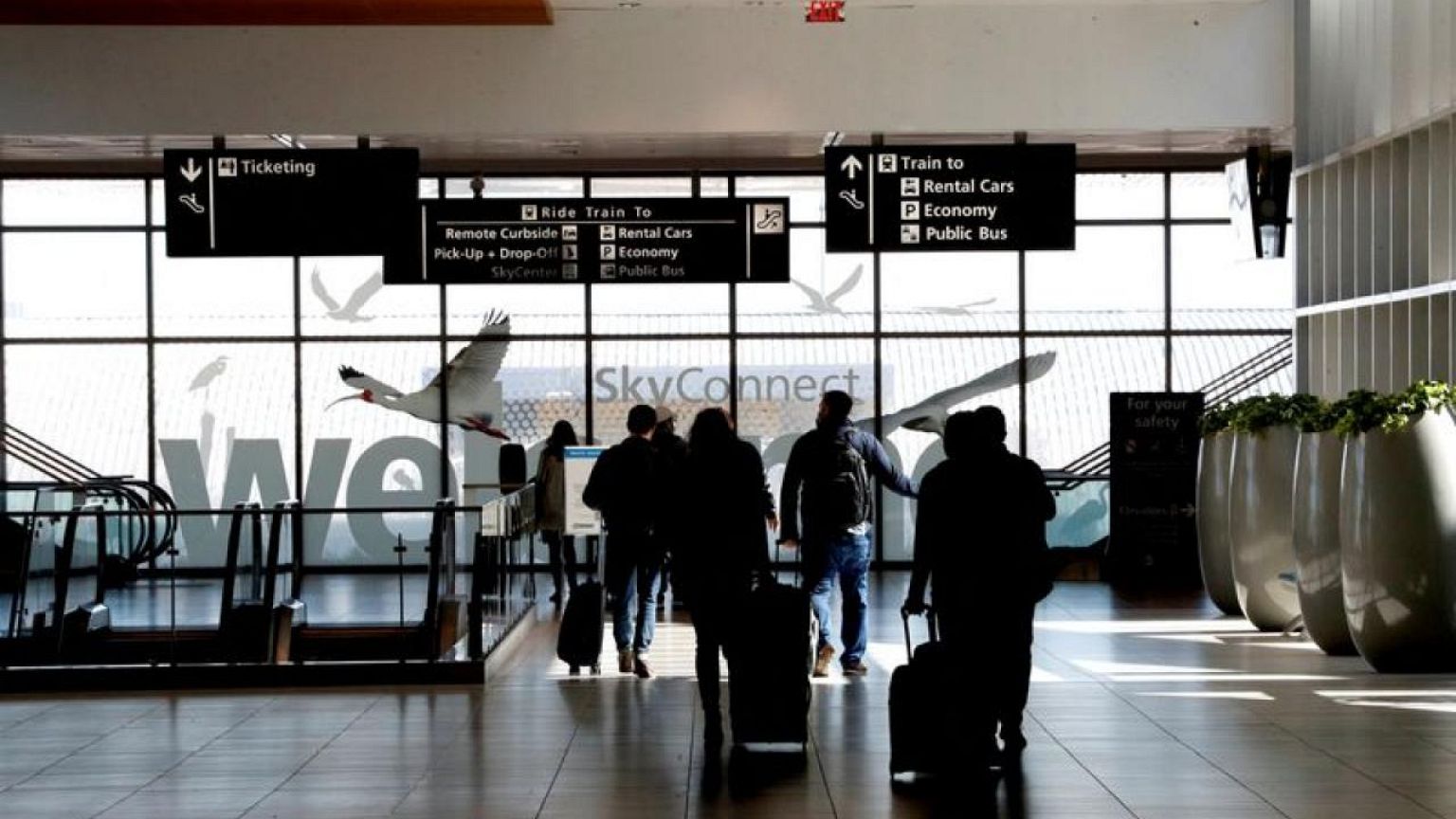 U.S. FAA proposes requiring 5G safeguards on planes by early 2024