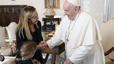 La premier in Vaticano con la famiglia e stretti collaboratori