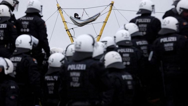 La alemana RWE pide el fin de las protestas por la ampliación de una mina de carbón