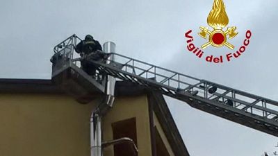Residenti evacuati, sul posto vigili del fuoco e forze ordine
