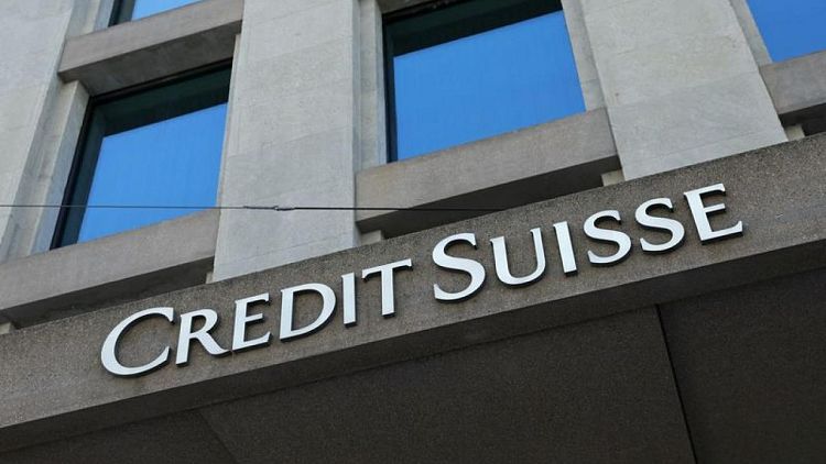 Credit Suisse podría reducir a la mitad las primas para 2022 -Bloomberg News