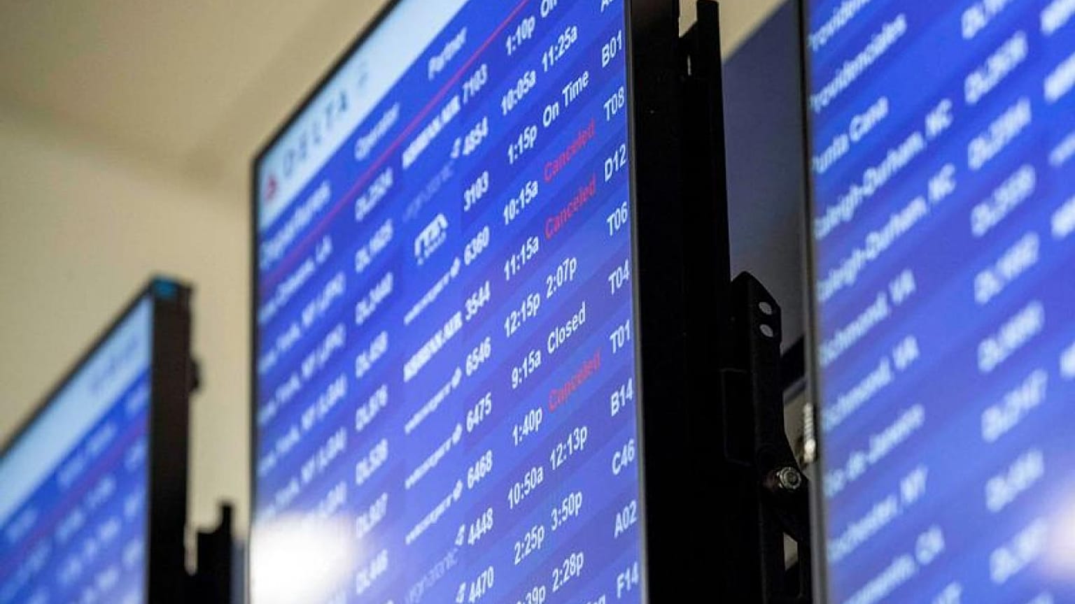 FAA has struggled to modernize computer, air traffic operations
