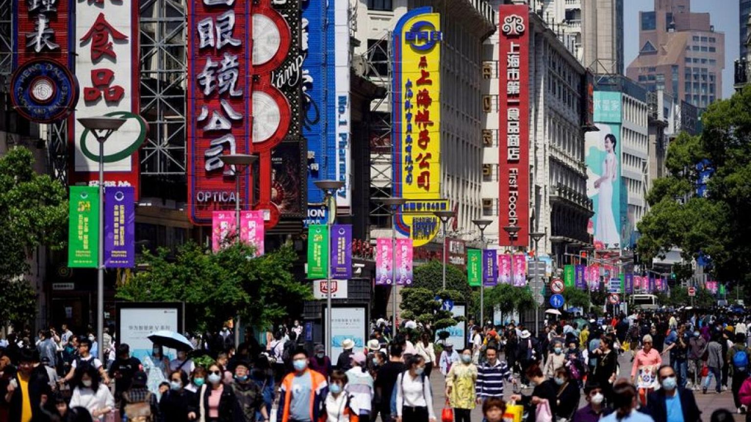 La inflación al consumo en China se acelera, pero los precios industriales caen por la débil demanda