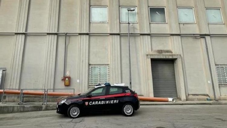 Schiacciato da un bancale, carabinieri e pompieri a Caivano