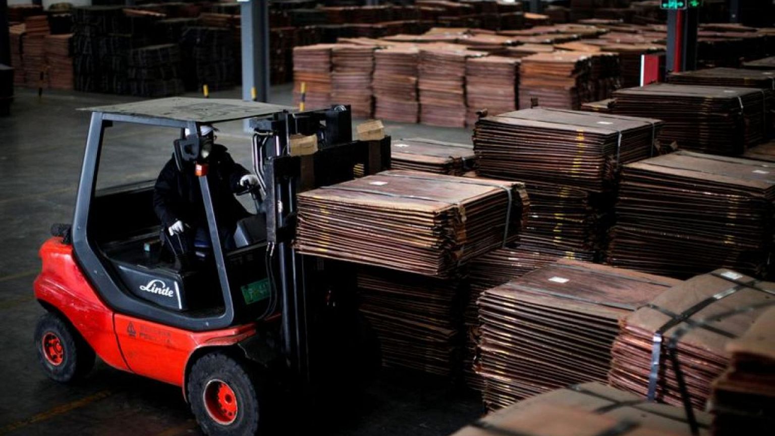 Las importaciones chinas de cobre caen en diciembre por menor demanda, pero aumentan en 2022