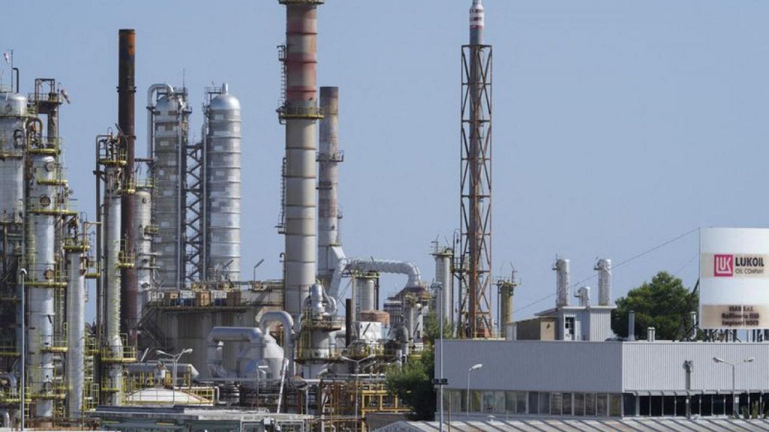 Bulgaria clears way to take control of Lukoil oil refinery if needed
