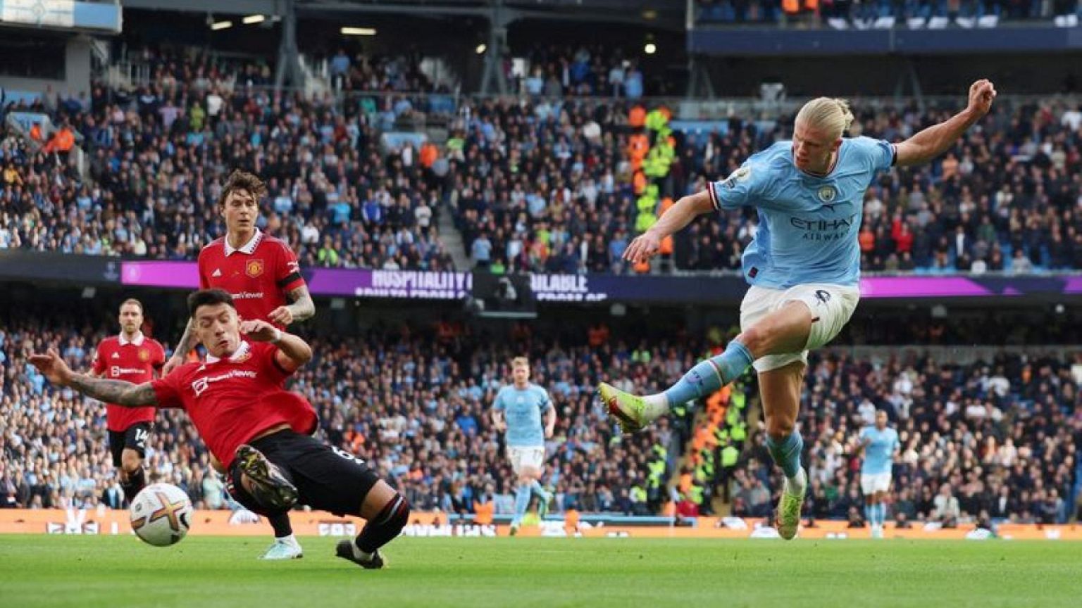 Soccer-Man United learned from thrashing at Man City to make huge progress, says Ten Hag