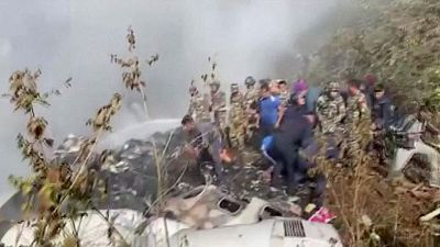 مقتل ما لا يقل عن 40 شخصا في تحطم طائرة في نيبال