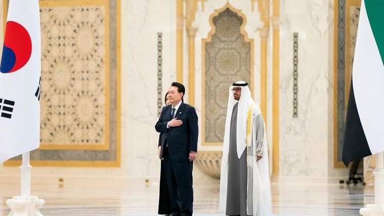 كوريا الجنوبية تقول الإمارات تتعهد باستثمار 30 مليار دولار فيها