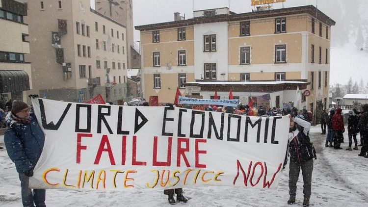 دافوس 2023: نشطاء المناخ يحتجون على سيطرة شركات النفط الكبرى على المناقشات