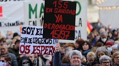 تظاهر عشرات الآلاف من موظفي الصحة الإسبان للمطالبة بتحسين أوضاعهم