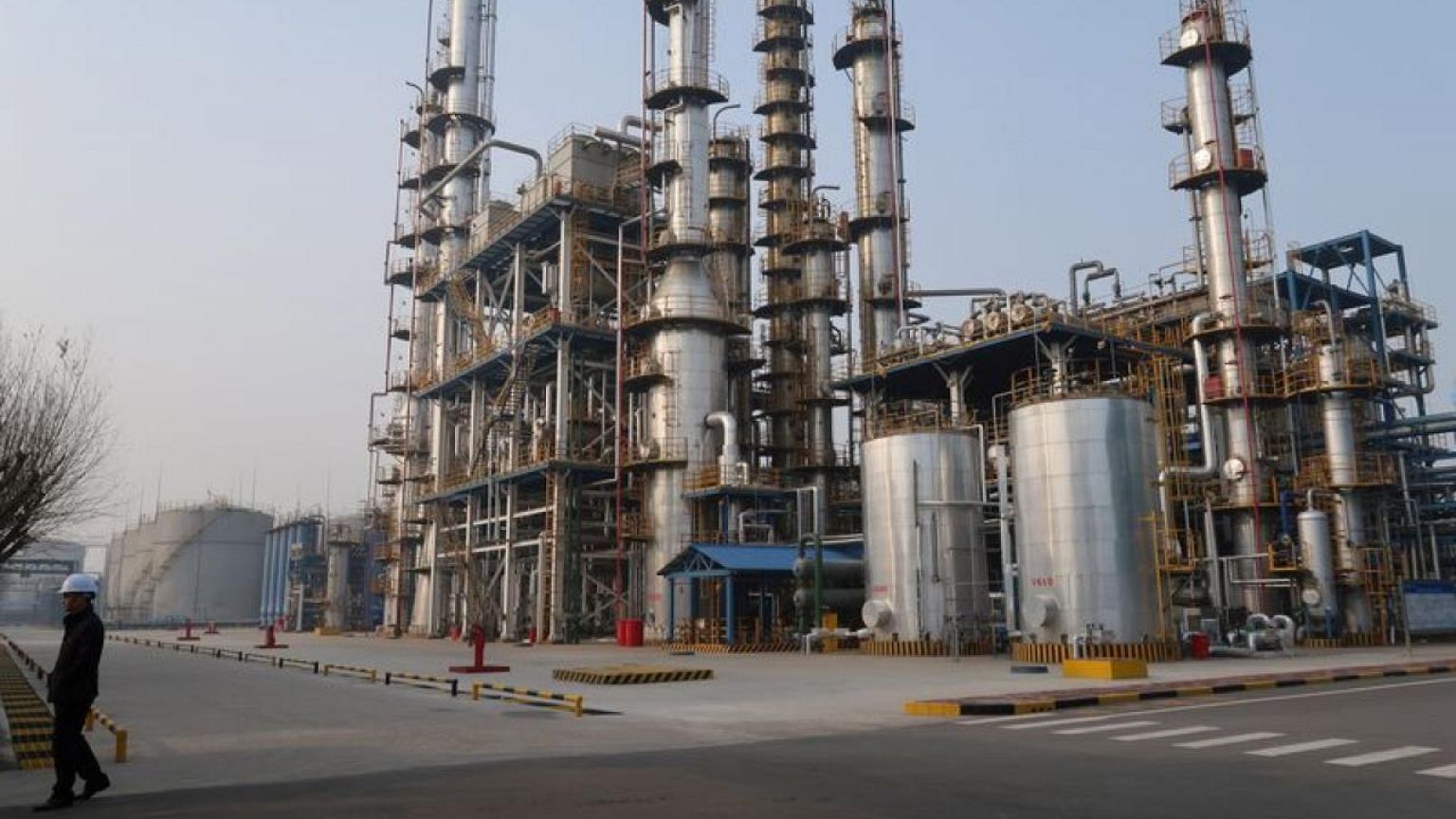 Una explosión mortal provoca el cierre de una planta petroquímica en China -fuentes