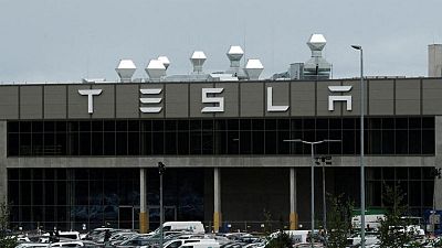 Sindicatos alemanes critican a Tesla por sus contratos y horas de trabajo
