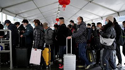 السفر في عطلة السنة القمرية ينعش اقتصاد الصين المتعثر بسبب كوفيد-19