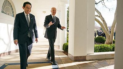 Biden y Kishida mantienen conversaciones "muy productivas" sobre el control de exportaciones chinas