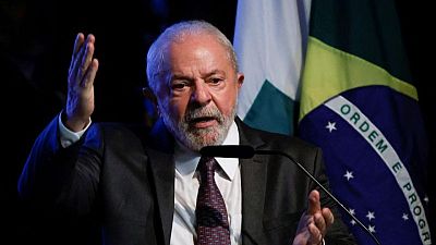Lula dice que salario mínimo en Brasil debe aumentar en línea con el crecimiento económico