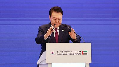 كوريا الجنوبية وإيران تتبادلان استدعاء السفراء