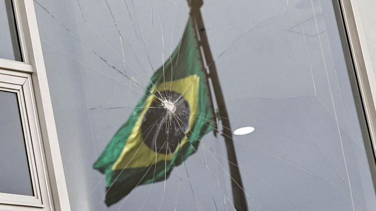 Facebook aprobó anuncios que promovían la violencia tras los disturbios en Brasil -informe