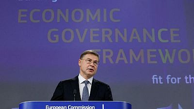 Dombroskis, de la UE, dice que el crecimiento es mayor de lo previsto y que se evitaría una recesión