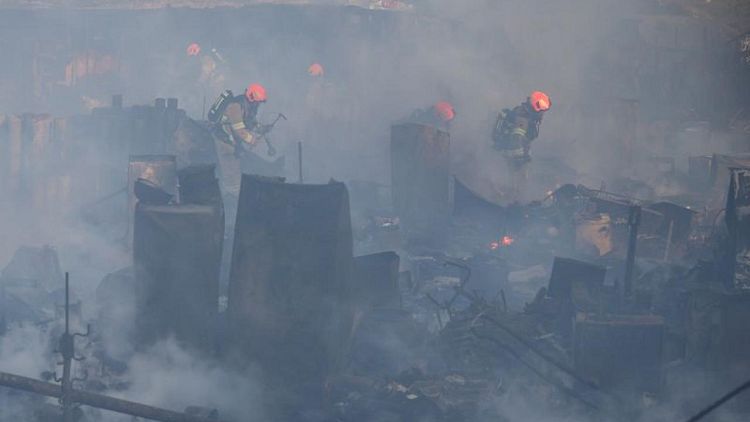 إجلاء المئات بعد اندلاع حريق في منطقة عشوائية بسول