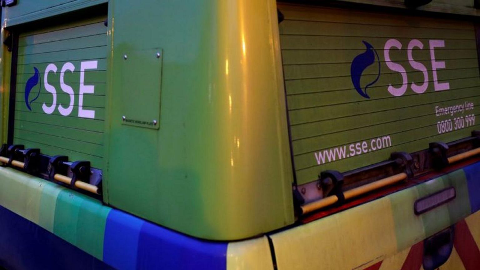 UK power firm SSE ups profit outlook on strong market conditions