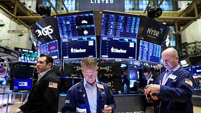 Wall Street se desploma mientras temporada de resultados se acelera