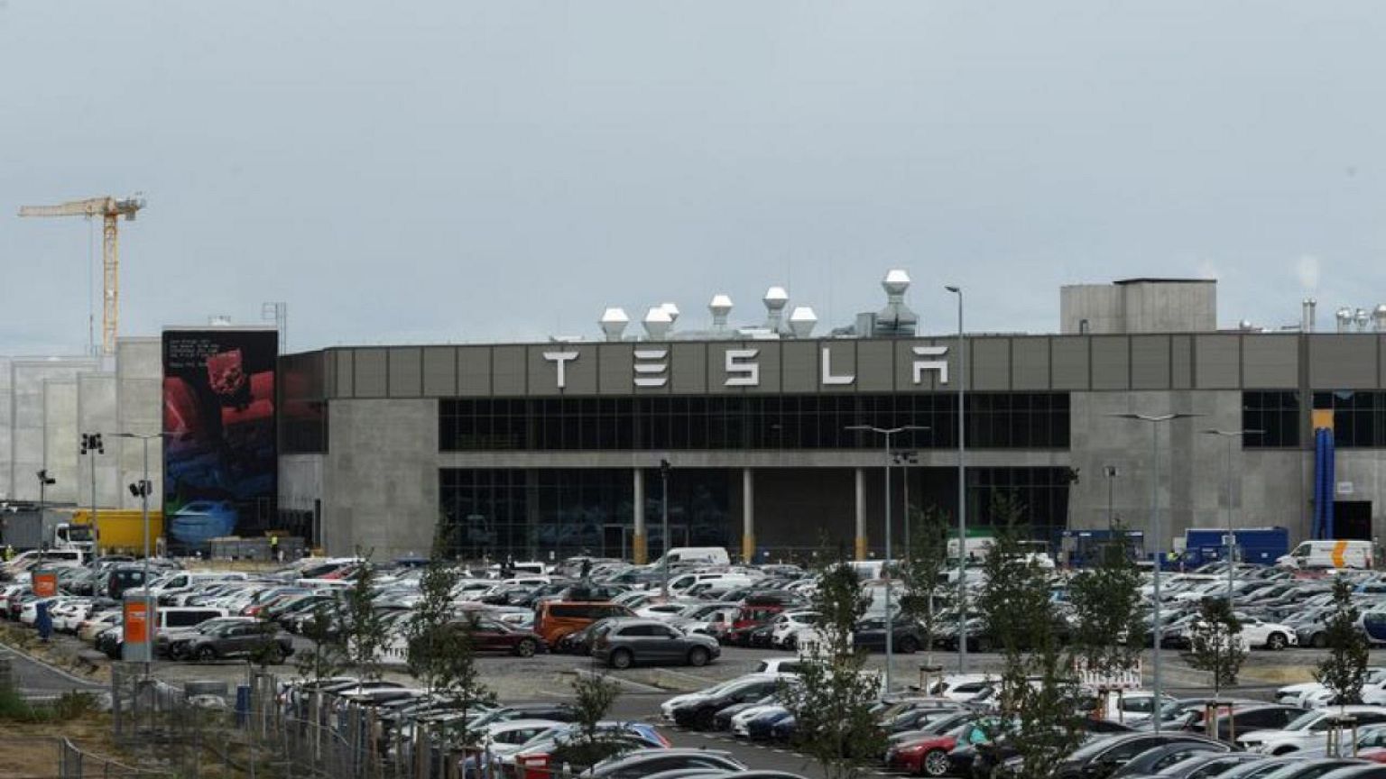 Tesla pushes back Model 3 delivery times in Germany after price cuts