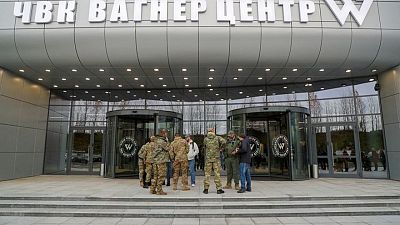 تقرير: فاجنر الروسية سترسل لكييف جثث جنود أوكرانيين قتلوا في سوليدار