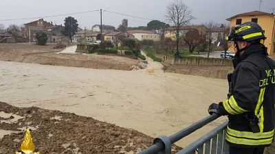 Vvf monitorano fiumi, si attende piena del Misa a Senigallia Vvf monitorano fiumi, si attende piena del Misa a Senigallia
