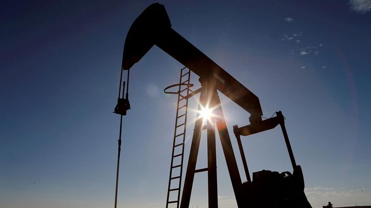 Physical oil market starts year with a rally on China demand, Russia sanctions