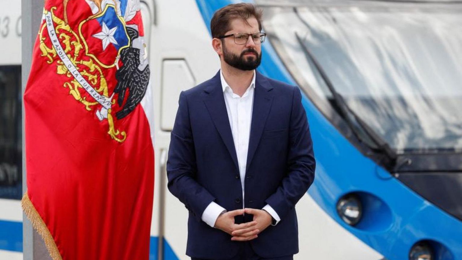 A punto de cumplir tumultuoso primer año, crimen e inflación golpean respaldo a Boric en Chile