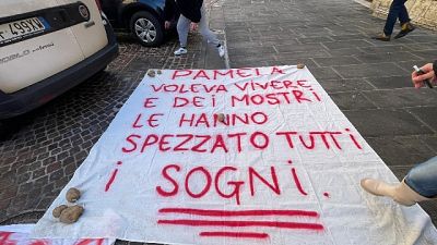 "Ecco come l'hanno ridotta" dice. Amici chiedono "giustizia" "Ecco come l'hanno ridotta" dice. Amici chiedono "giustizia"