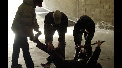 Aggredito da un gruppo di coetanei nella stazione di Seregno Aggredito da un gruppo di coetanei nella stazione di Seregno