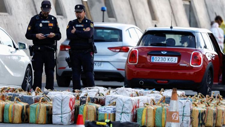 SPAIN-CRIME-DRUGS:Spanish police seize cocaine worth $114 million from cattle ship