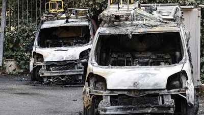 Nel parcheggio di una sede Telecom, sul posto la polizia