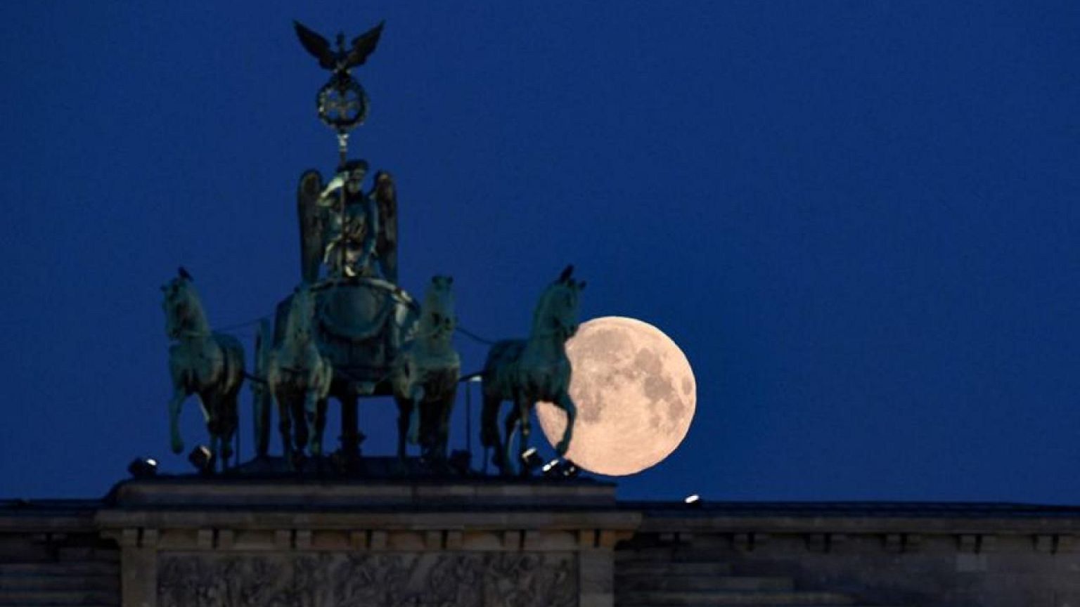 GERMANY-TECH:'They fire, we hire' - Germany seizes on Silicon Valley's woes