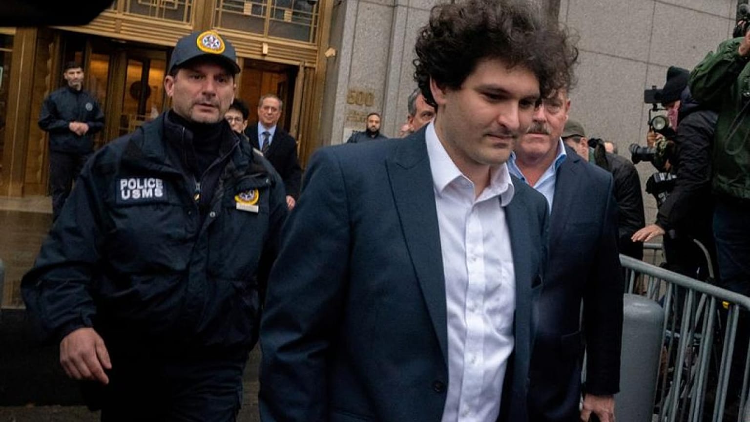 FINTECH-CRYPTO-FTX-THREATS:People who posted Sam Bankman-Fried's bail should be named, U.S. judge rules