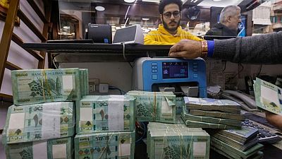 LEBANON-CURRENCY-EA4:النقد يتربع على عرش الاقتصاد في لبنان وسط انهيار القطاع المصرفي