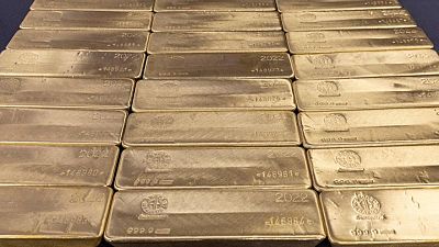 GOLD-PRICES-EA6:الذهب ينزل من أعلى مستوى في 9 أشهر مع تعافي الدولار